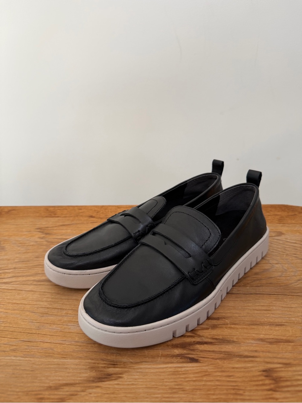 Vionic Uptown Loafers Black Leather Shoes Slip On Casual Comfort Women’s 7.5 - Picture 2 of 8